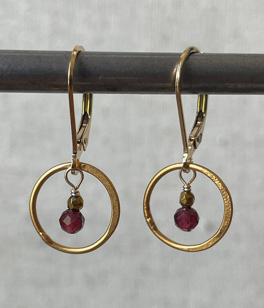 ve-ref-7 Simple Garnet Circle Earrings