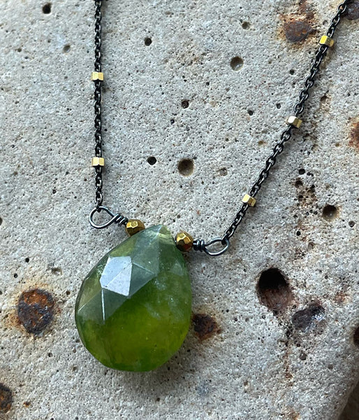 ref-26 Vesuvianite Glisten Necklace