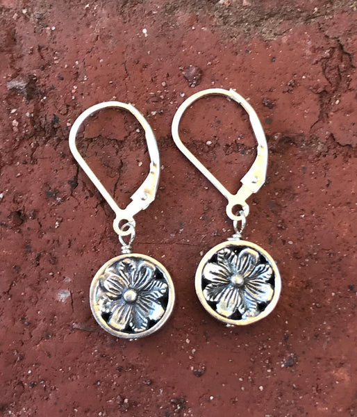 ve-stl-41 Balinese Sterling Daisy Earrings