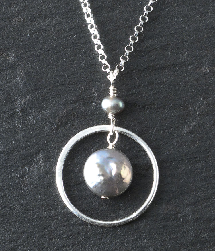 Freshwater pearl, sterling silver.
Necklace (adjustable), 16 - 18"