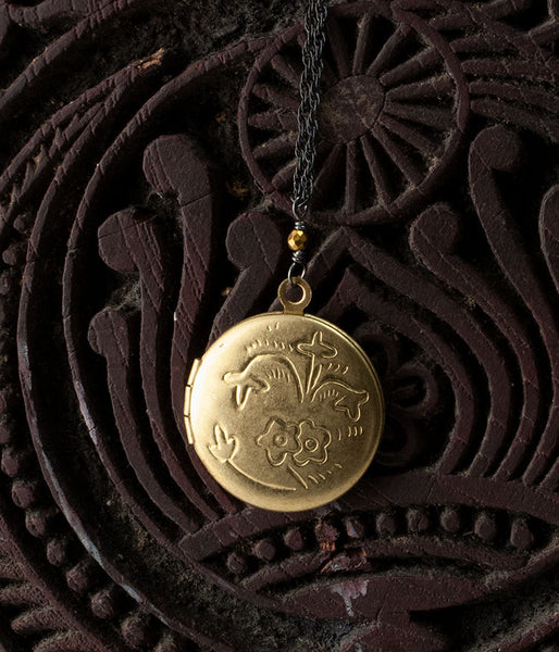 Antique and Vintage Gold and Silver Lockets and Pendants – Bloomsbury  Antiques Australia